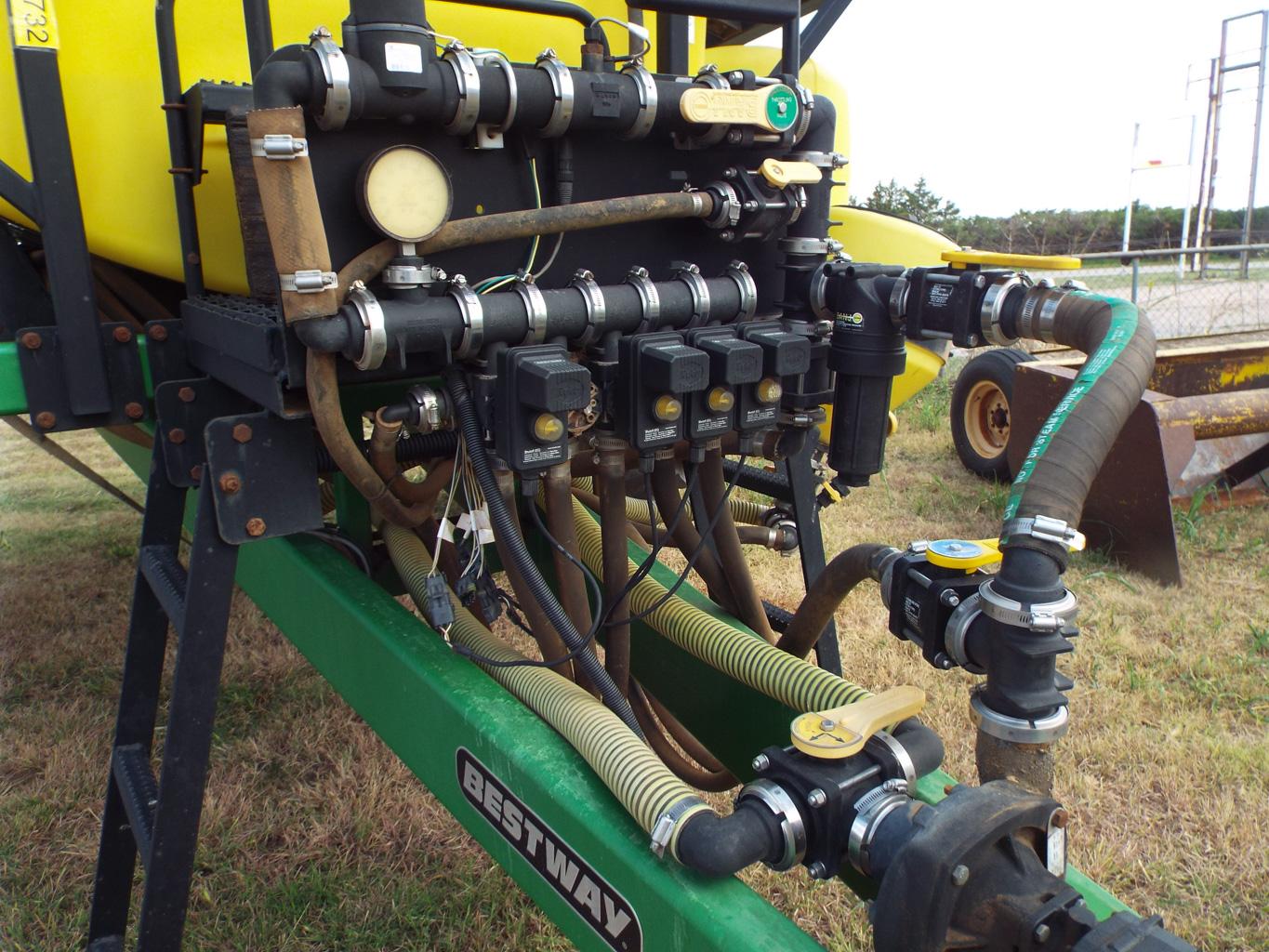 Besty Way Field Pro IV sprayer, 100' booms