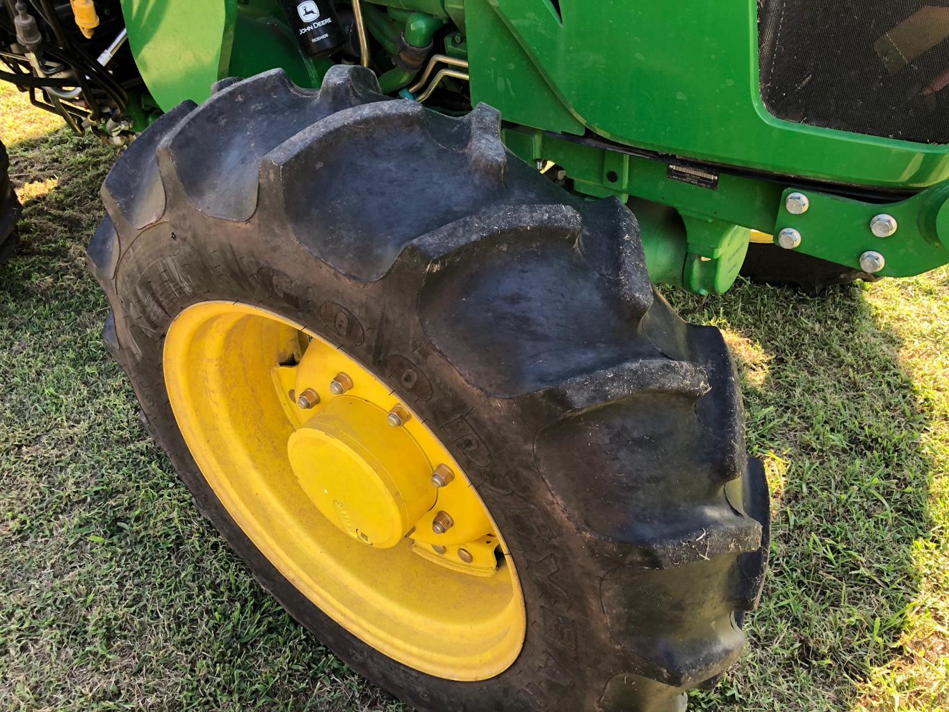 2014 John Deere 5083E, MFW tractor