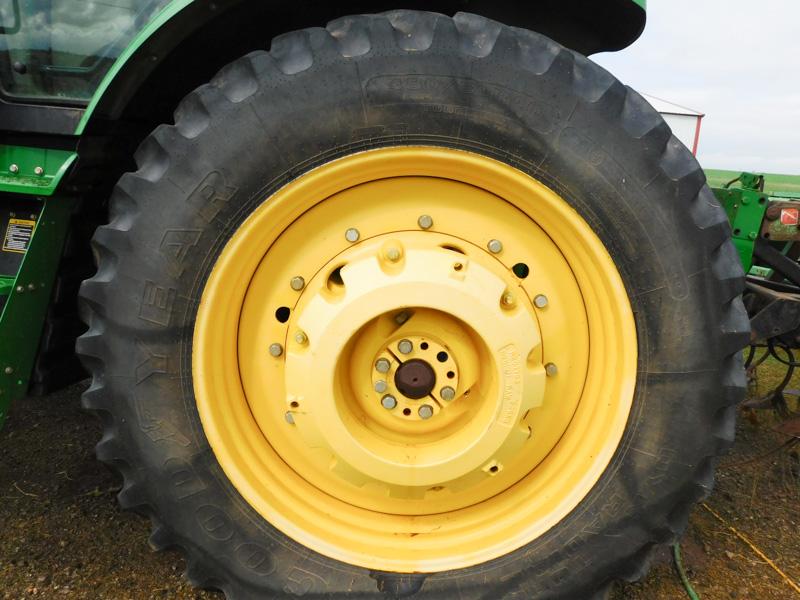 2012 John Deere 7215R Tractor