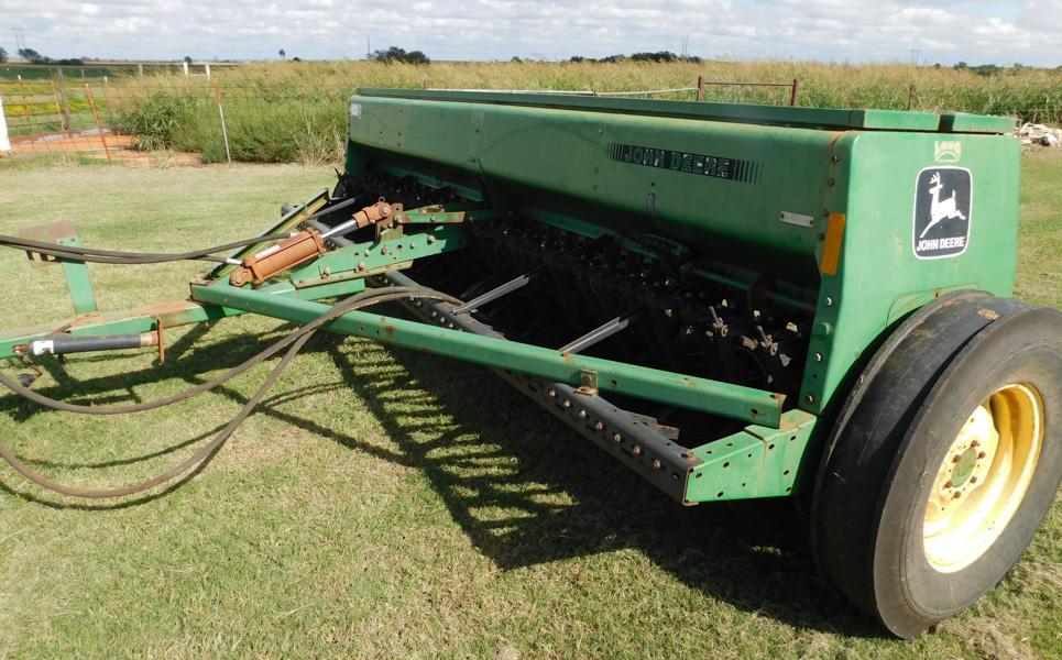 John Deere 450 Drill