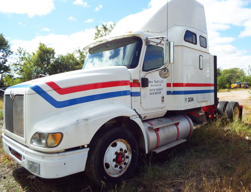 2005 9400 International Single axle w/ stand up sleeper