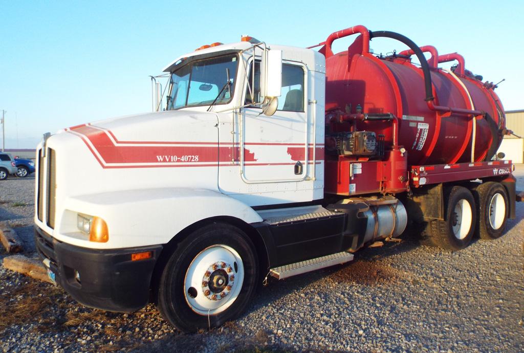 1993 Kenworth 600 Bobtail with vacuum tank,