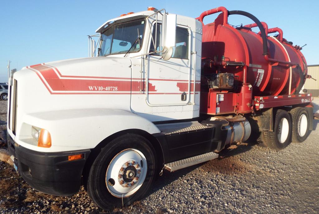 1993 Kenworth 600 Bobtail with vacuum tank,