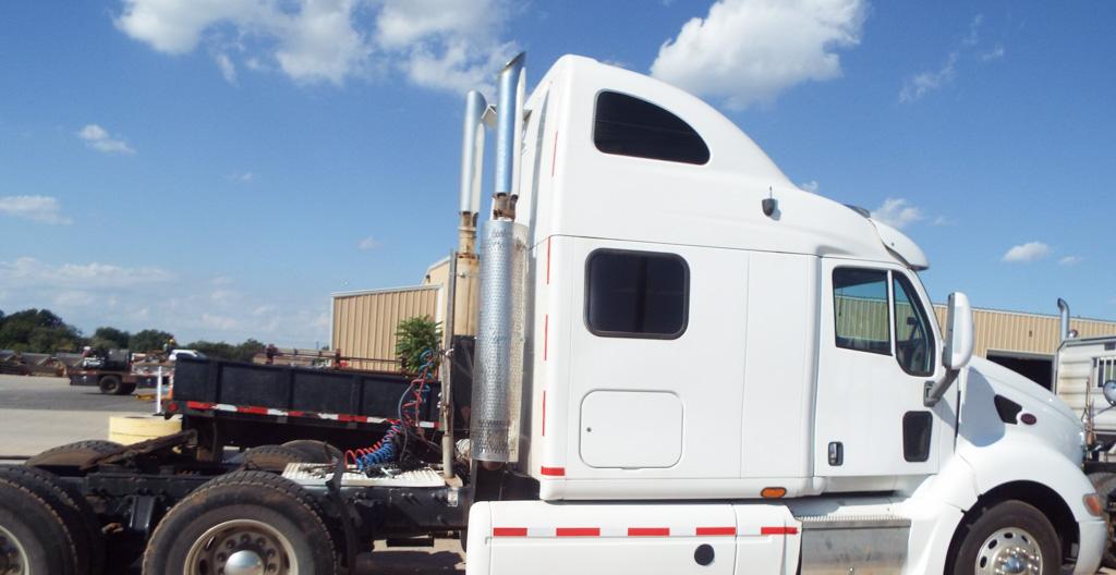 2008 Peterbilt Truck, with stand up Deluxe Sleeper