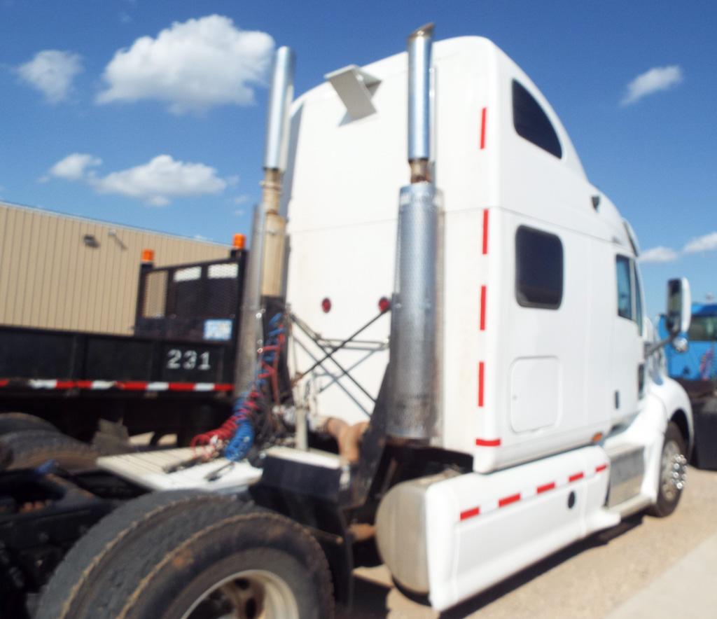 2008 Peterbilt Truck, with stand up Deluxe Sleeper