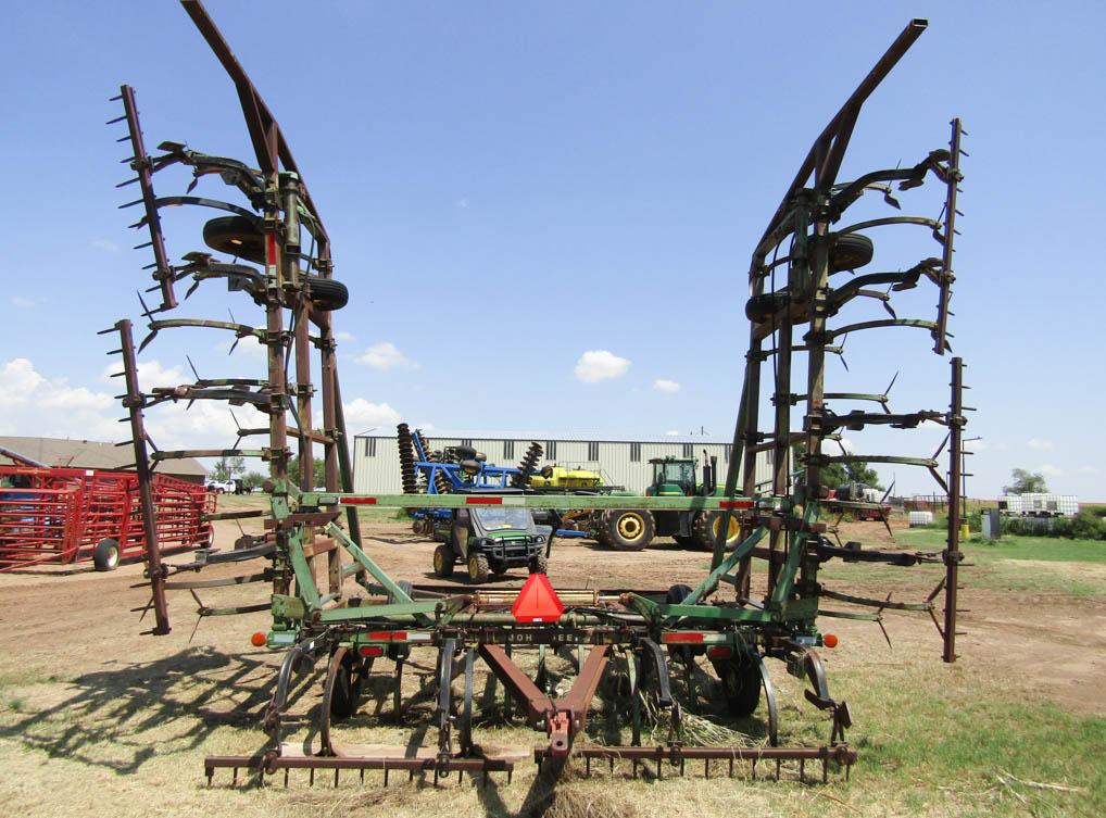 1981 John Deere 1610 Chisel Plow