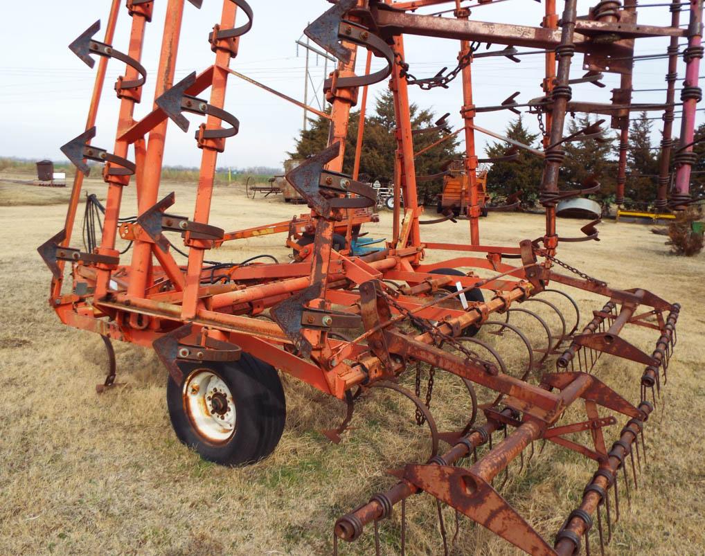 1300 Allis Chalmers 32ft cultivator