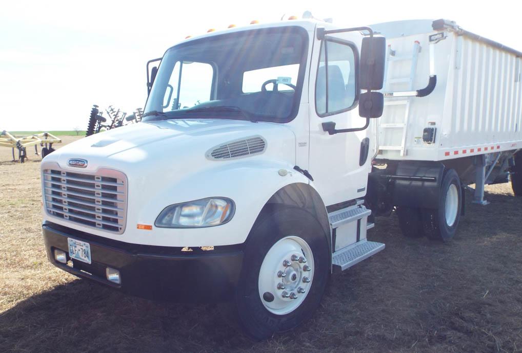 2005 Freightliner M2 Business Class