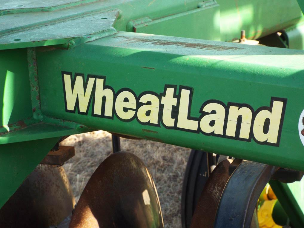 John Deere 637 Wheatland 32'1"