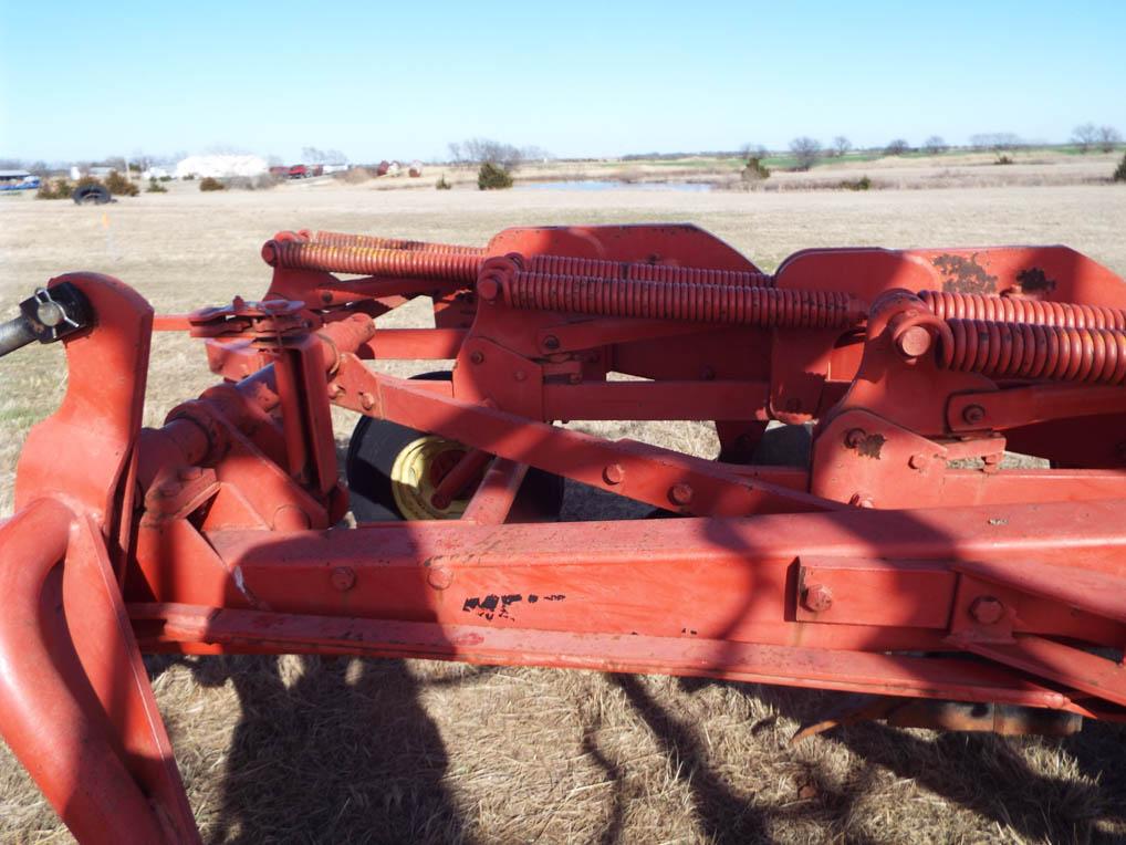 Melroe 5 x 18 drag plow