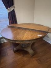 Round Oak Dining  Table