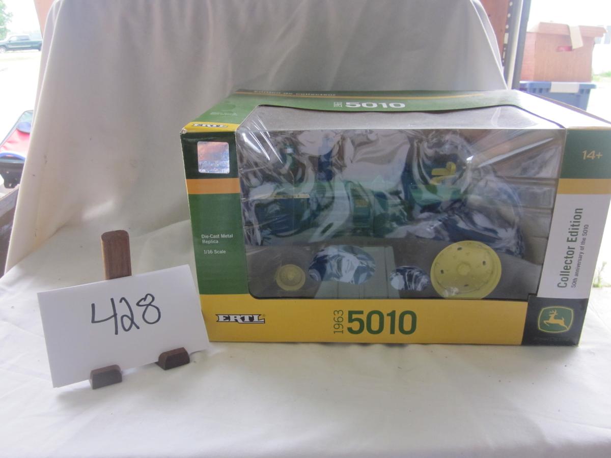 1963 JD 5010 tractor NIB 1:16