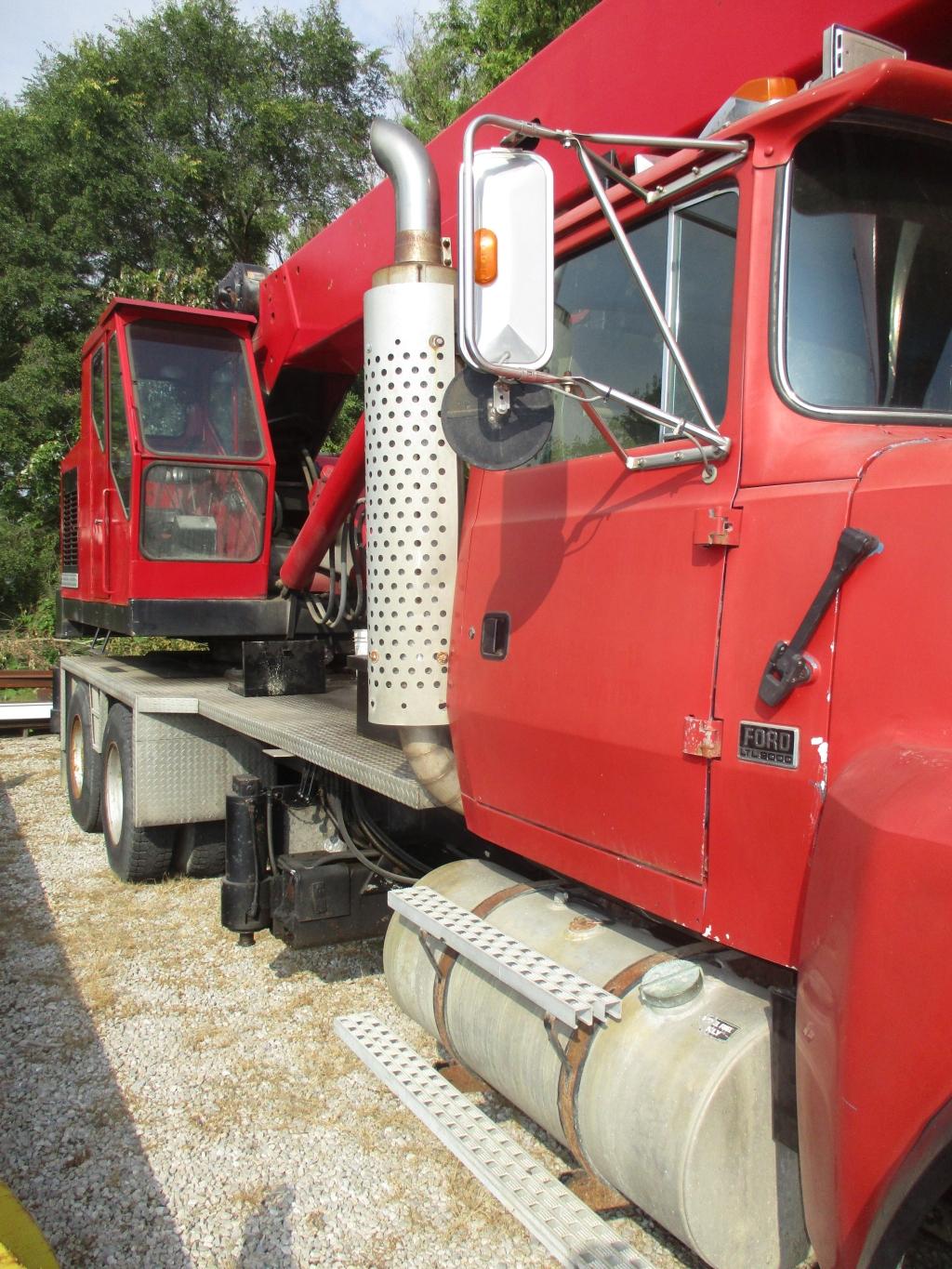 ’93 Ford LT 9000 crane truck, Cat. 3126 dsl. w/ 1965 Bantam 15 ton crane