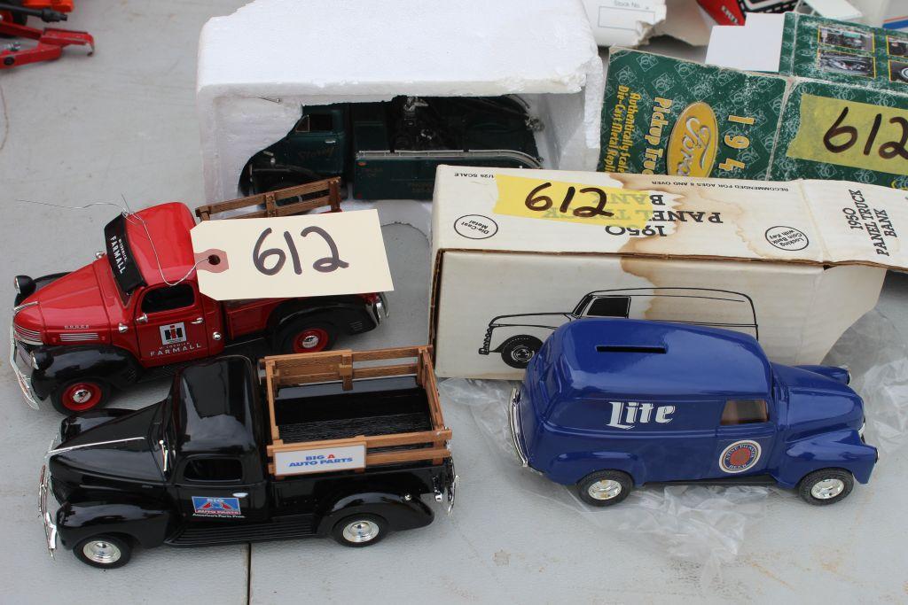 4 scale mod. Trucks-IH Dodge, 1950 panel, 40 Ford, 52 GMC