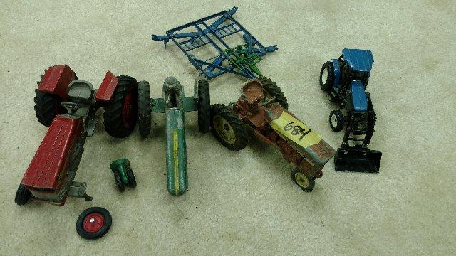 Misc. toy tractors (damaged, for parts)