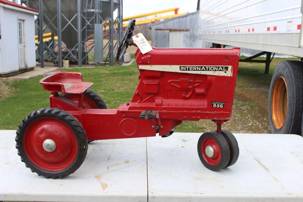 IH Farmall 856 pedal tractor