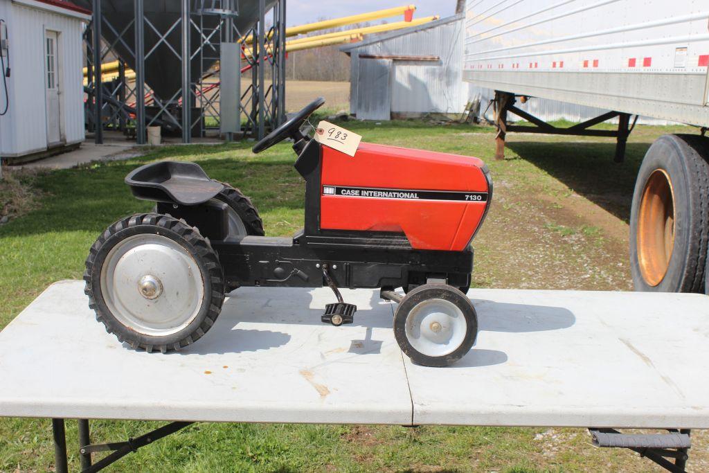 Case IH 7130 WF pedal tractor