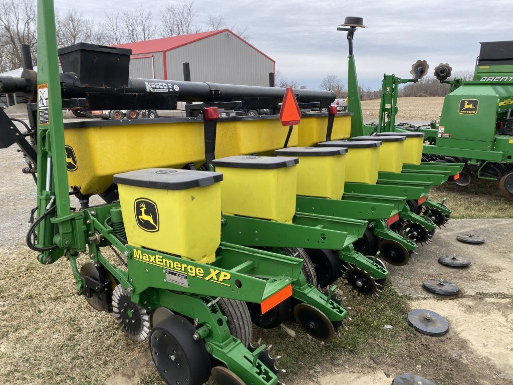 ‘13 JD 1750 6-30” no till planter, dry fert., Kasco auger fill