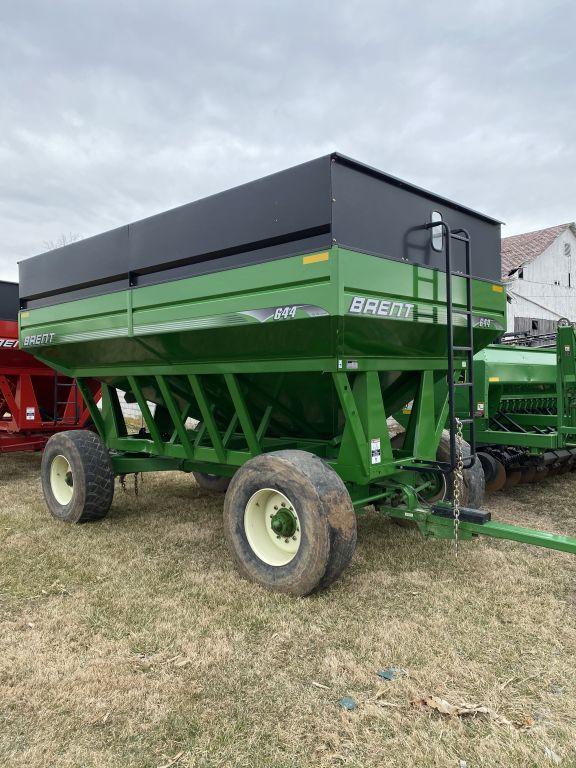 2011 Brent 644 (650 bu.) gravity wagon