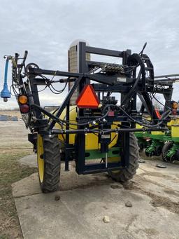 ‘05 Demco Starquest  600 gal. field sprayer, 60' hyd. booms/Tip Savers/Foam/Markers