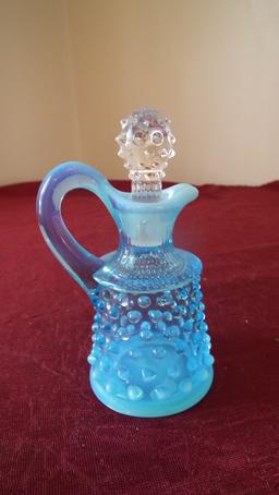 Fenton, blue & white opalescent hobnail creamer with stopper; stopper = cle