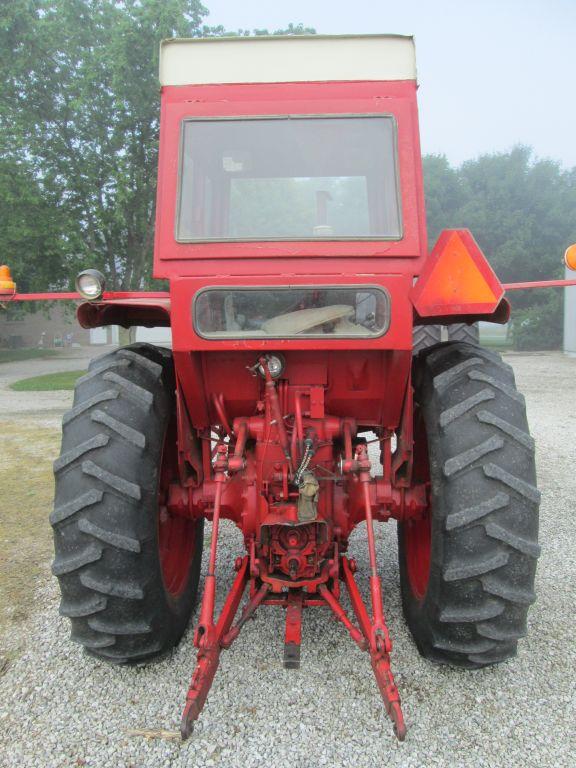 ’67 Farmall 806