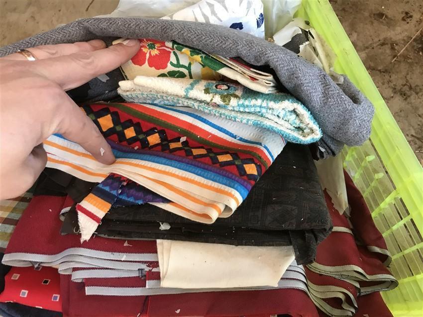 Large Lot Of Vintage Fabrics W/funky Patterns