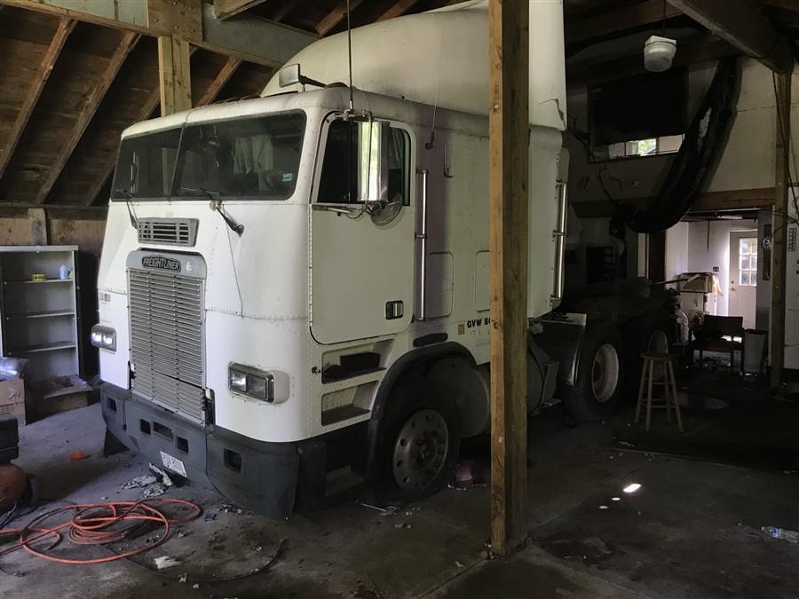 1989 Freightliner Model FLA Semi Truck Nice