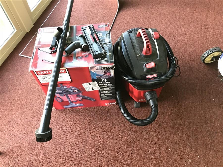 Craftsman Wet Dry Vacuum w/box, accessories