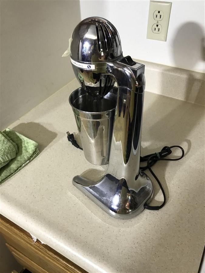 Hamilton Beach milkshake maker with cup