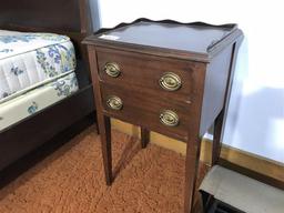 Vintage Mid Century Side Table w/Drawers