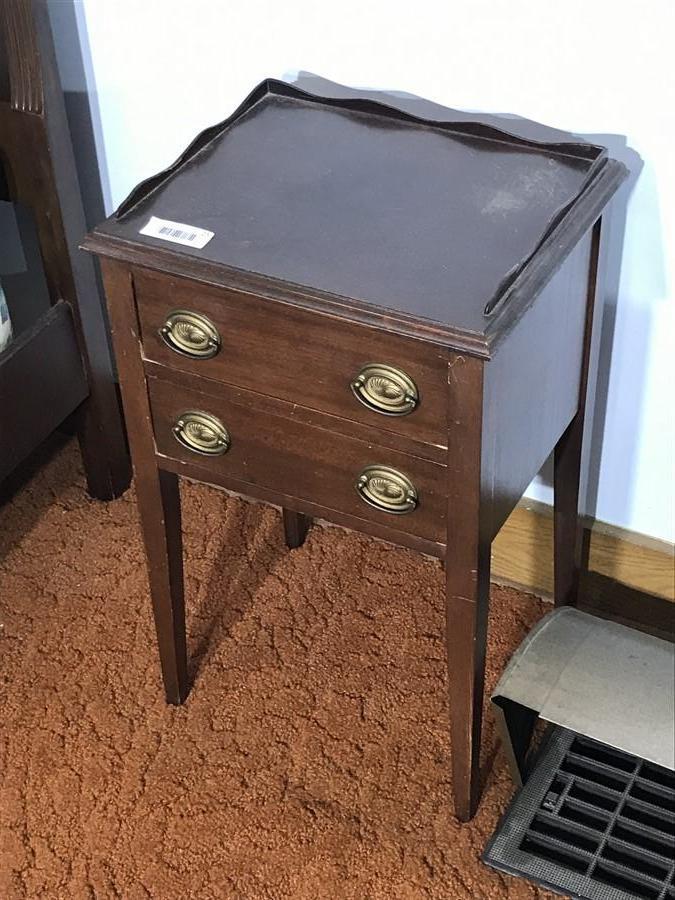 Vintage Mid Century Side Table w/Drawers