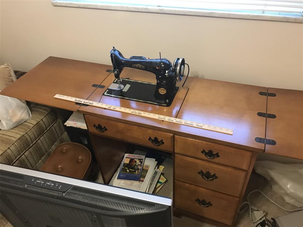 Vintage Sewing Machine in Desk Cabinet w/supplies