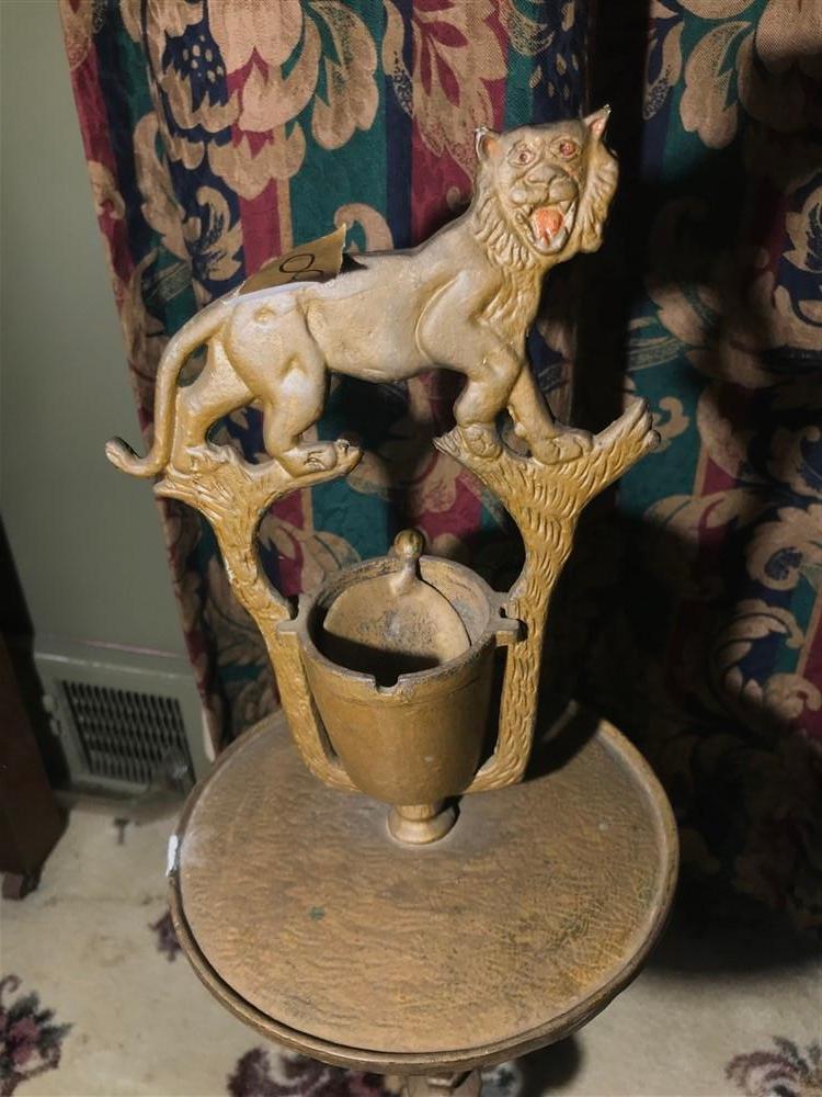 Unusual Antique Screaming Cat Lion Tiger Ashtray