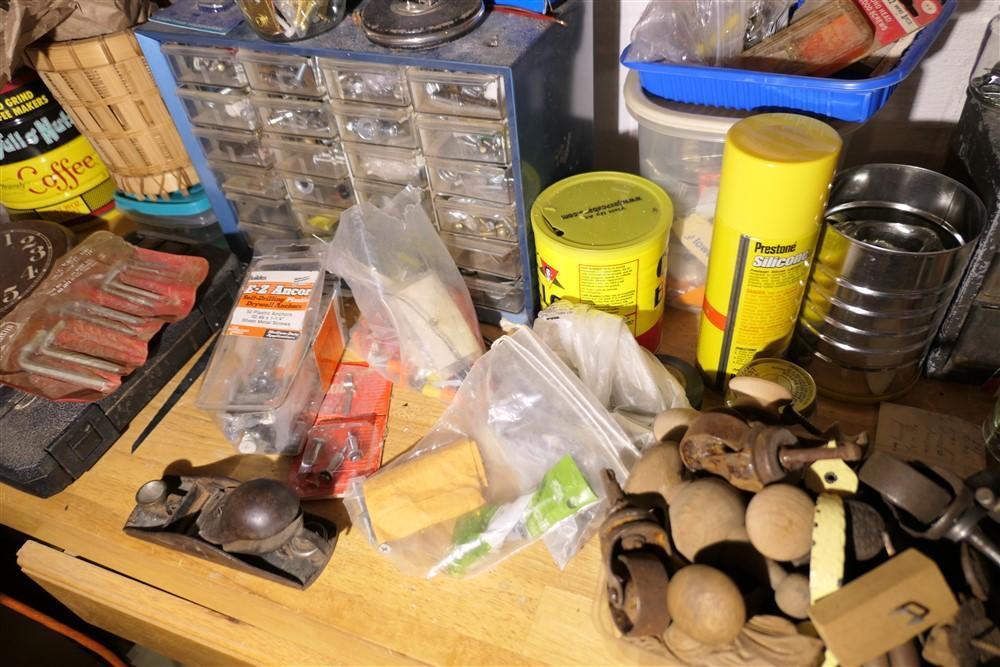 Tools etc on top of and inside of workbench