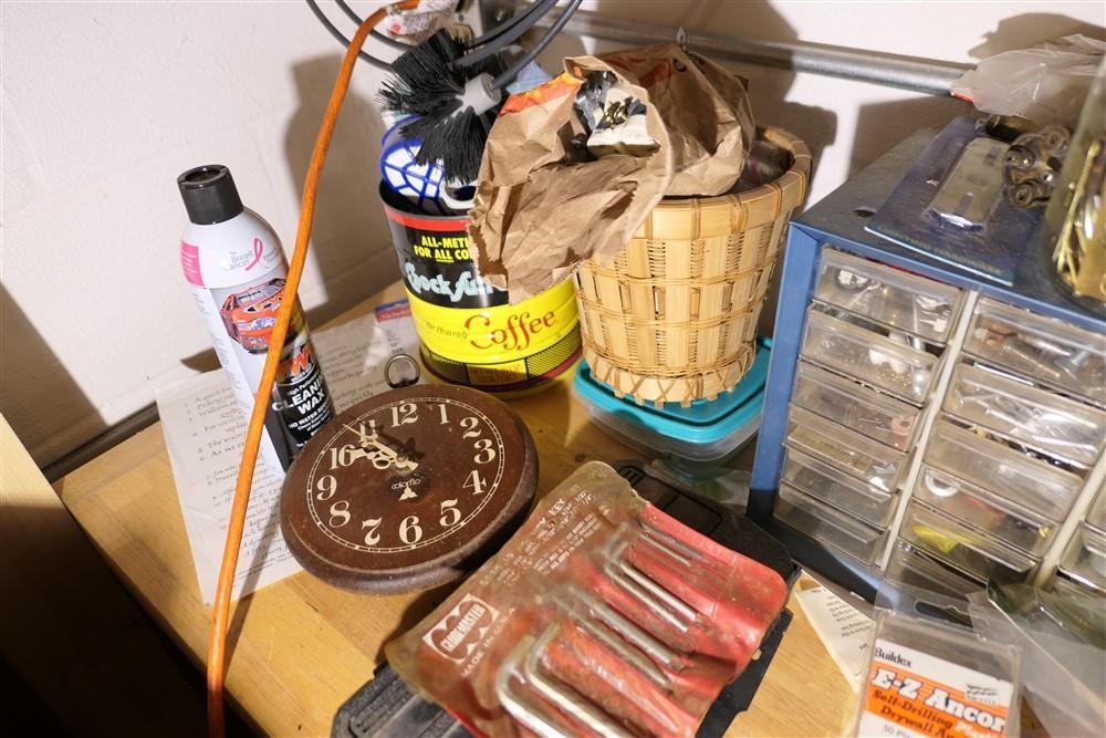 Tools etc on top of and inside of workbench