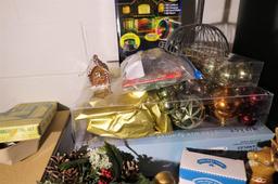 Group Lot of Assorted Christmas items