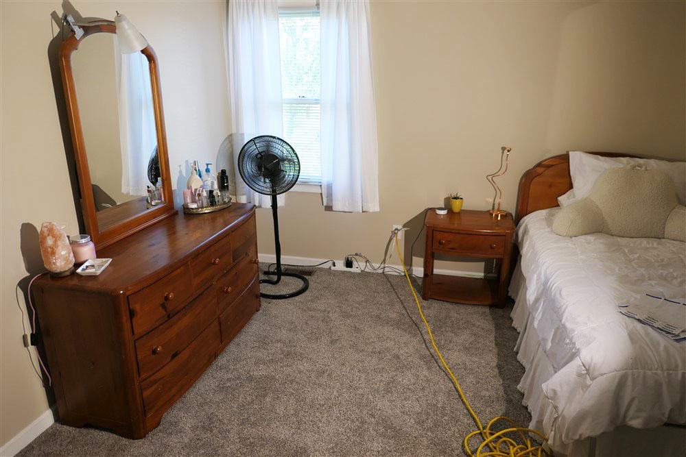 3 Piece Bedroom Set in Pine by Stanley