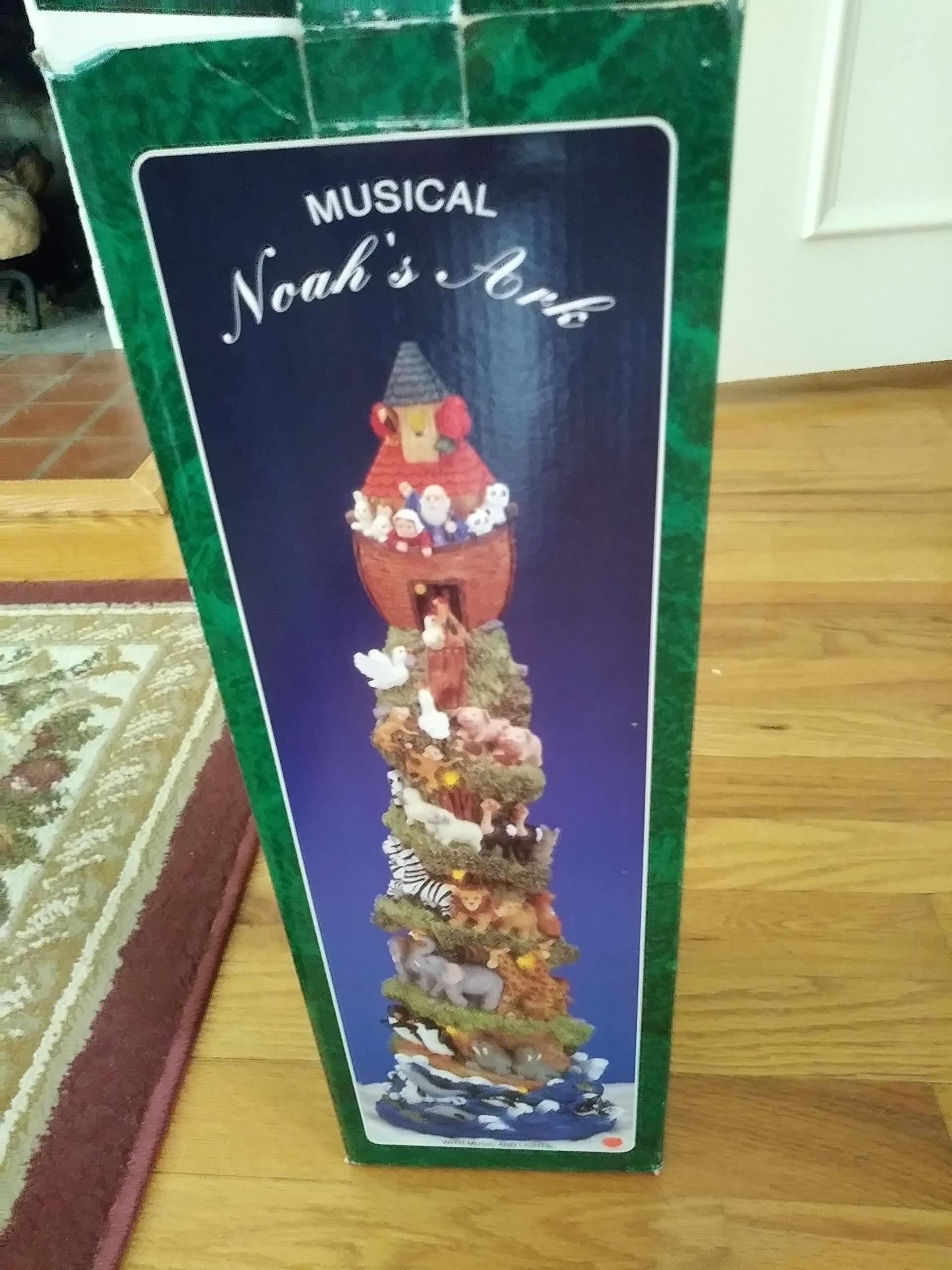 Musical nativity + vase, dried flowers