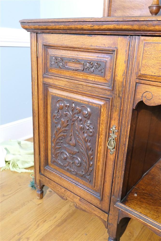 Beautiful antique oak buffet w/mirrors