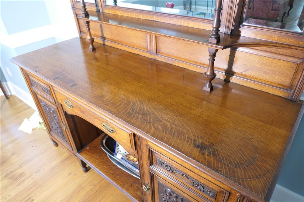 Beautiful antique oak buffet w/mirrors