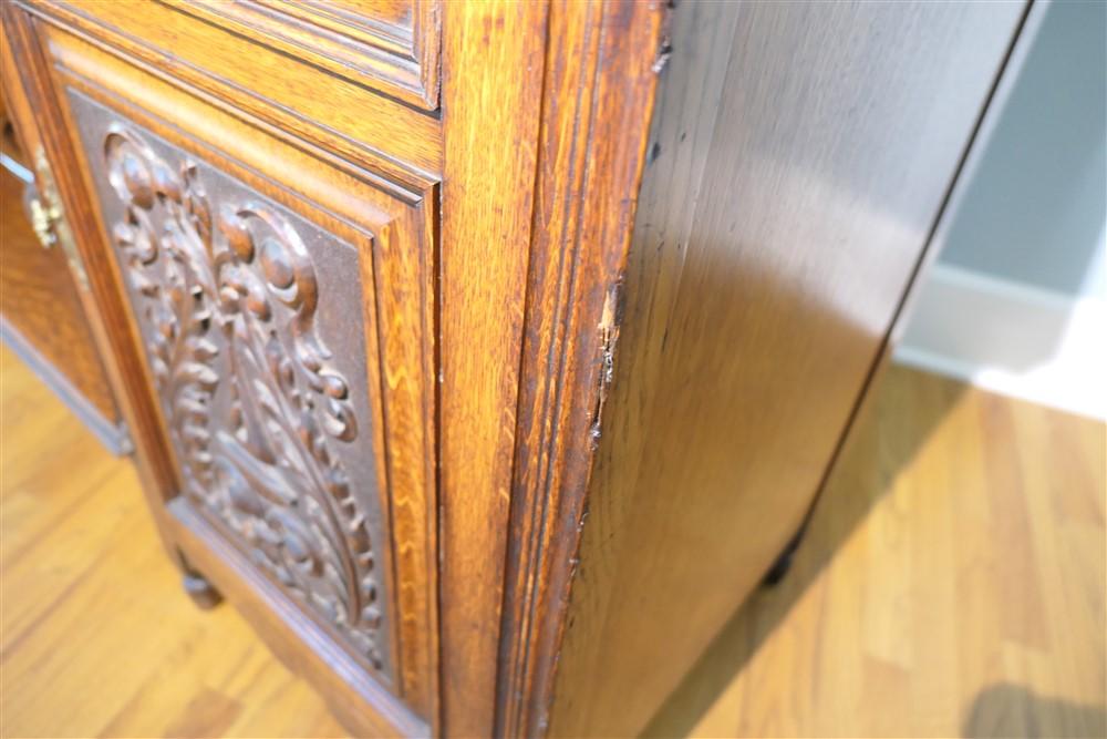 Beautiful antique oak buffet w/mirrors