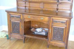 Beautiful antique oak buffet w/mirrors