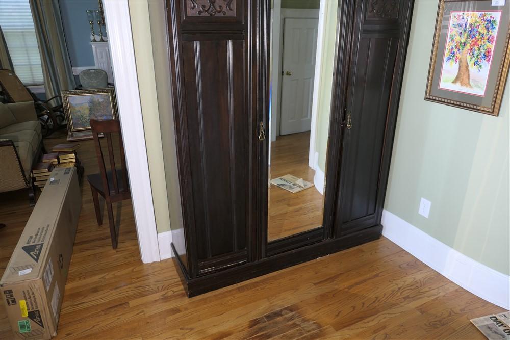 Large antique armoire w/mirror