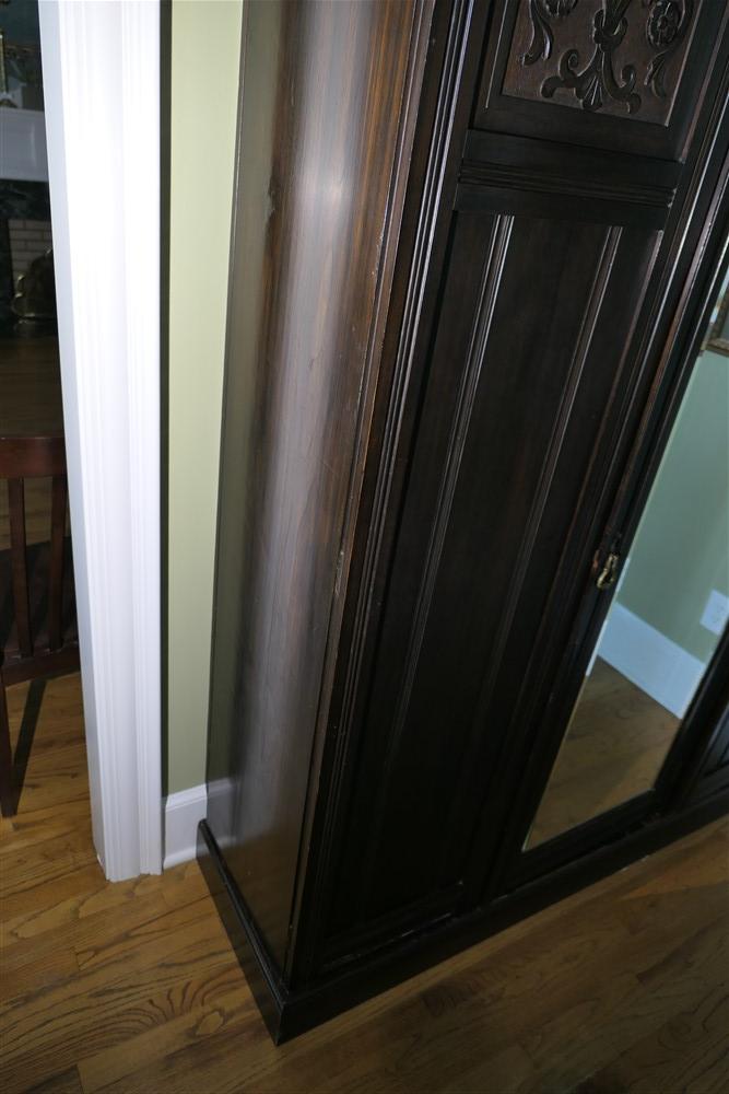 Large antique armoire w/mirror