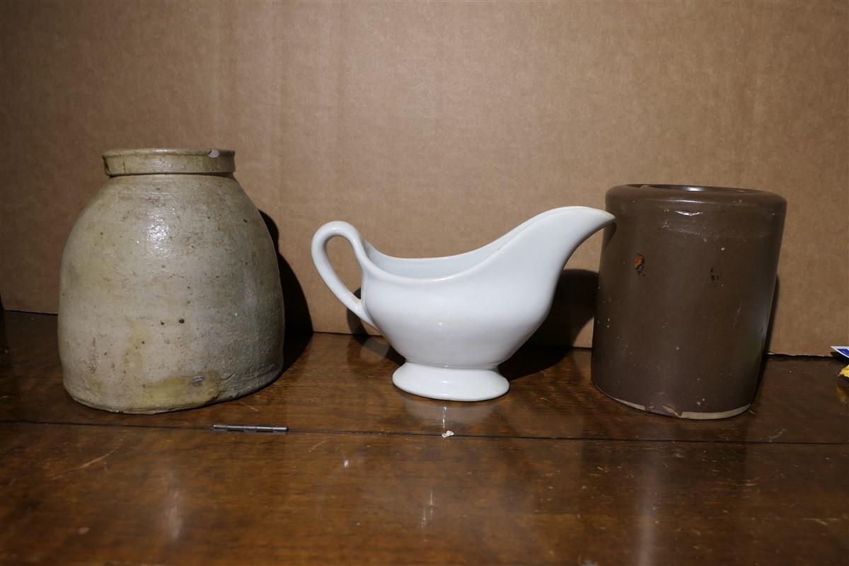 Stoneware, creamer lot