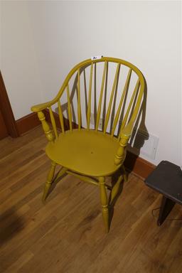 Antique Mustard Transitional Windsor Chair