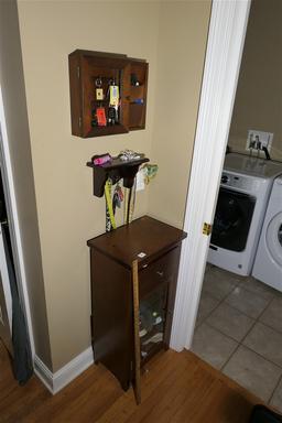 Wooden cabinets, shelf lot