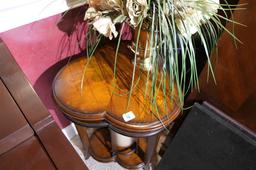 Nicer Side Table, Candle, vase