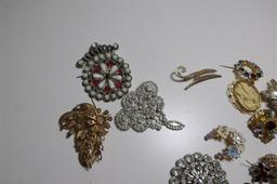 Group lot Vintage Costume Jewelry Brooches